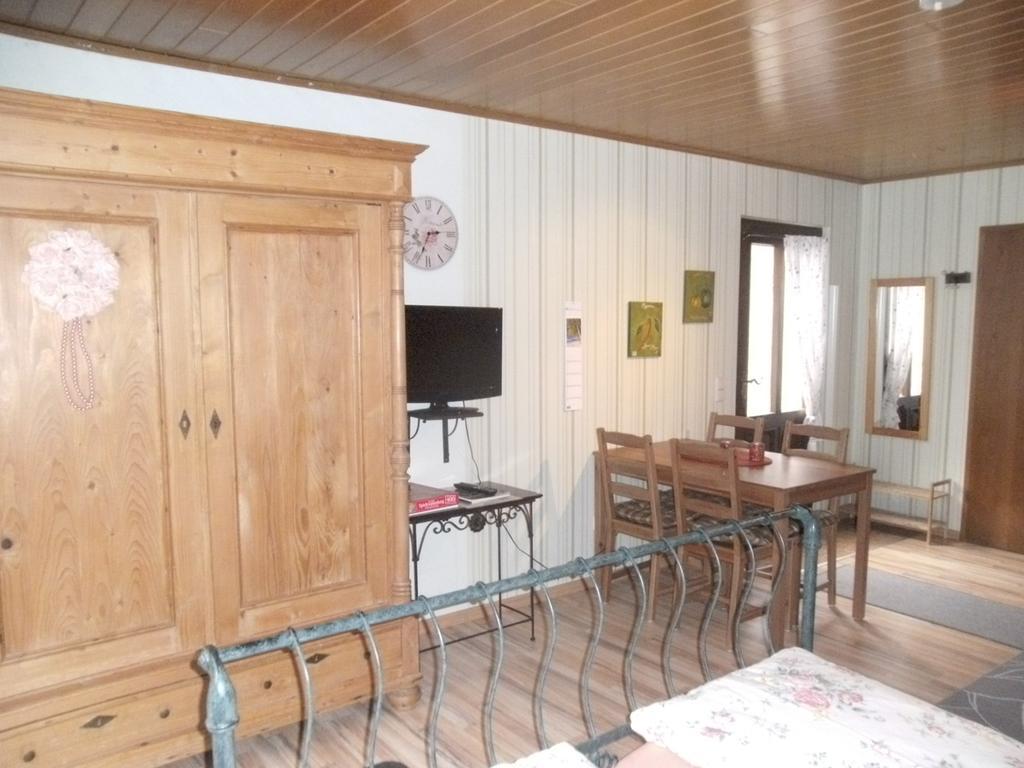 Pension Waldfrieden Maring-Noviand Habitación foto